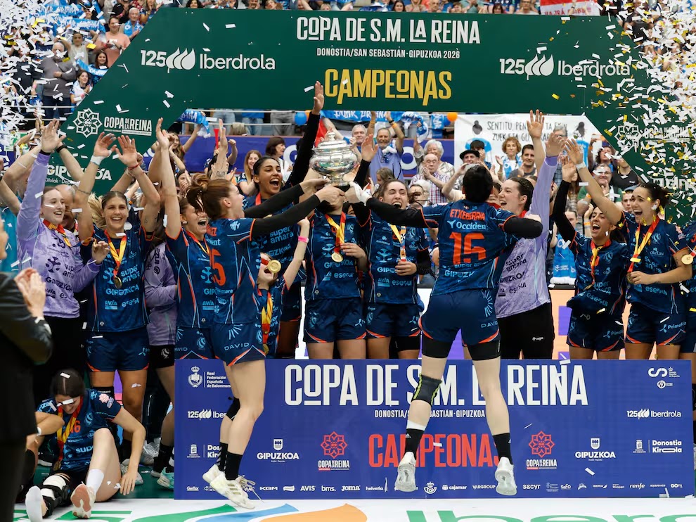 Un fin de semana histórico para el balonmano vasco: un título y dos ascensos en tres días